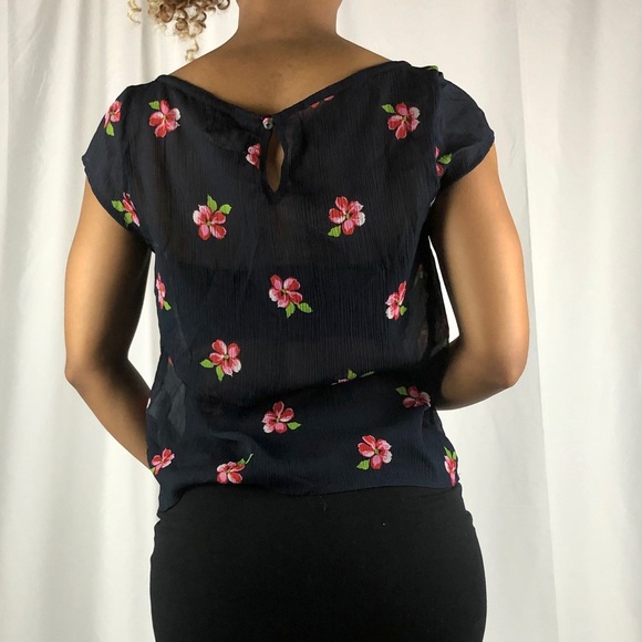 Sheer keyhole top - Picture 5 of 5